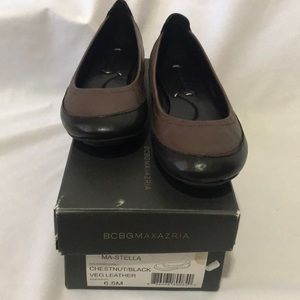 BCBG MAXAZRIA: Stella Flats Size 6.5 Chestnut/Black Color